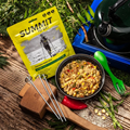 Summit To Eat SMAŽENÁ RÝŽE S KUŘECÍM MASEM A TERIYAKI OMÁČKOU